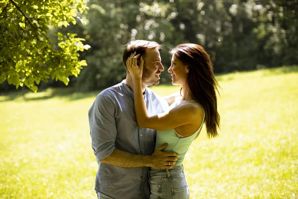 Affectionate Young Couple Having Fun Green Grass Park — Stock Photo, Image