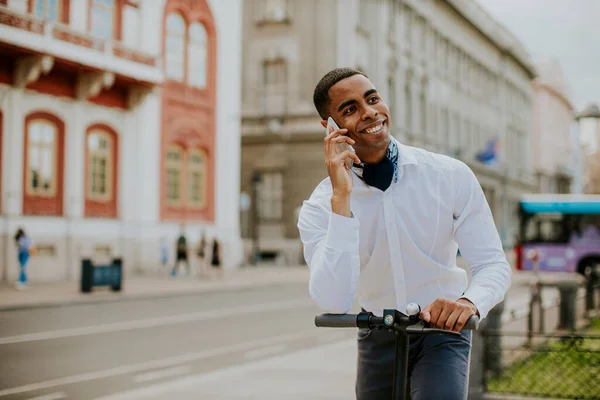 Handsome Young African American Using Mobile Phone While Standing Electric — Stock Photo, Image