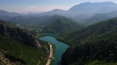 Bosna-Hersek 'teki Neretva Nehri' nin hava manzarası