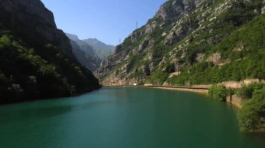 Bosna-Hersek 'teki Neretva Nehri' nin hava manzarası