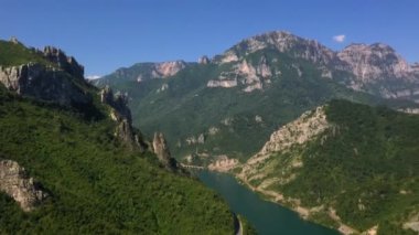 Bosna-Hersek 'teki Neretva Nehri' nin hava manzarası