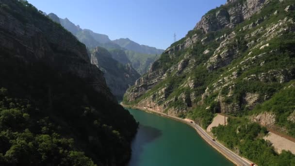 Vista aérea do vale do rio Neretva na Bósnia e Herzegovina — Vídeo de Stock