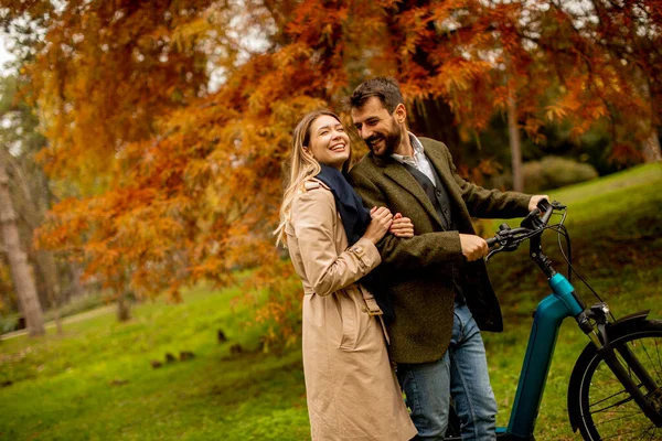 Handsome Young Couple Autumn Park Electrical Bicycle — Stock Photo, Image