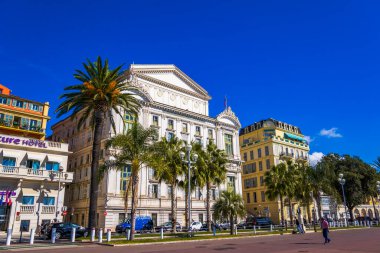 Güzel, FRANCE - 6 Ekim 2019: Fransa 'da Opera de Nice tarafından tanımlanamayan insanlar. Nice 'teki ana opera salonu, 1885' te açıldı..