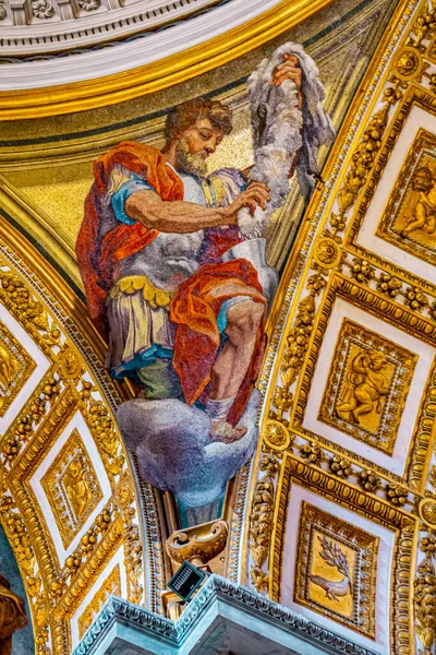 Vatican 2018年9月25日 在梵蒂冈圣彼得大教堂天花板上作画 圣彼得大教堂是世界上最大的基督教教堂 — 图库照片