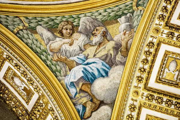 Vatican 2018年9月25日 バチカンの聖ペテロ大聖堂の天井に描かれた絵画 サンピエトロ大聖堂は世界最大のキリスト教会の内部を持っています — ストック写真
