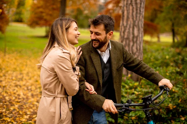 Handsome Young Couple Autumn Park Electrical Bicycle — Stock Photo, Image