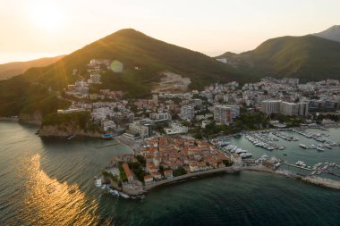 Karadağ 'ın Budva kentinde hava manzarası