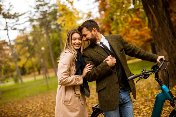 Handsome Young Couple Autumn Park Electrical Bicycle — Stock Photo, Image