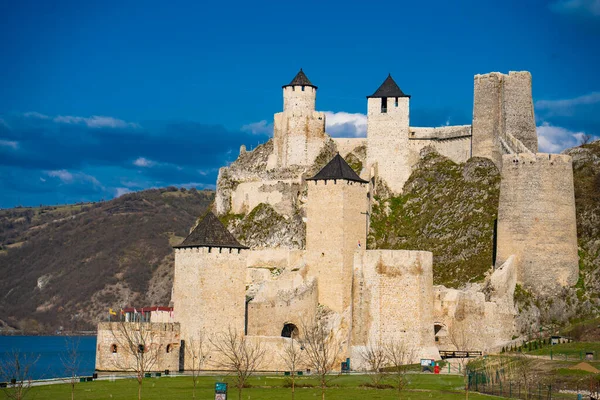 Widok Średniowieczną Twierdzę Golubac Serbii — Zdjęcie stockowe