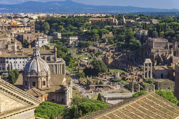 イタリア ローマのローマ フォーラムで見る — ストック写真