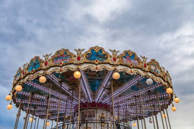 PARIS, FRANCE - 11 Haziran 2017: Paris, Fransa 'daki Eyfel Kulesi Atlıkarınca' nın detayları. Paris 'te 1889' da açılan 20 atlıkarıncadan biri..