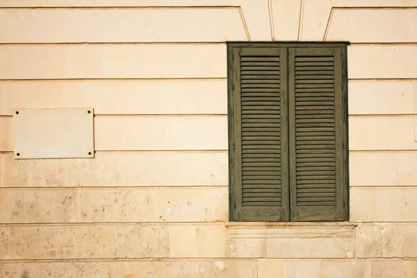 Kapalı Panjurlu Eski Pencerenin Ayrıntıları — Stok fotoğraf