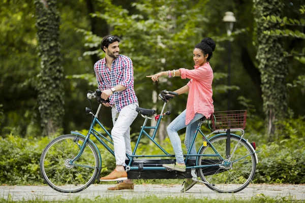 Couple riding on bicycle — Stock Photo, Image
