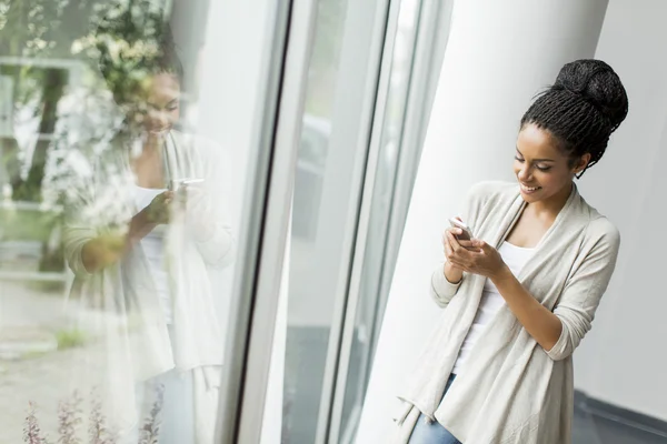 Pretty young woman in the office — Stock Photo, Image