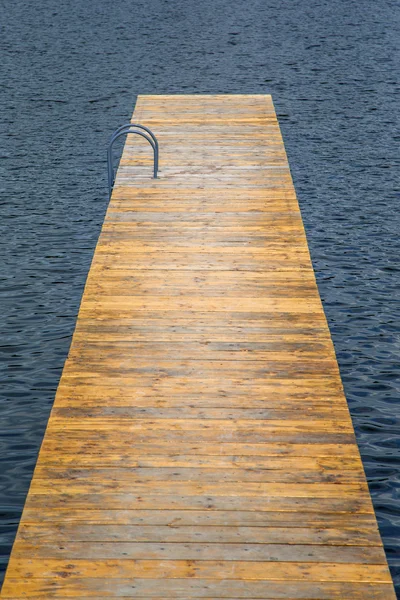 Houten pier — Stockfoto