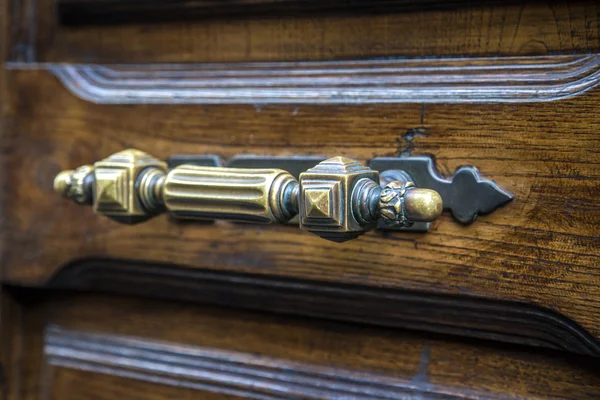 Винтажная дверная ручка — стоковое фото