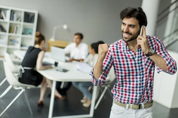 Man talking on mobile phone — Stock Photo, Image