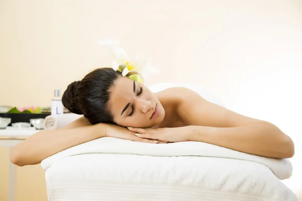 Pretty young woman having a massage — Stock Photo, Image