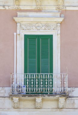 eski siclian pencere