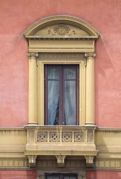 Altes siklisches Fenster — Stockfoto