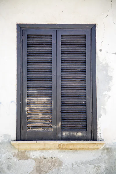 Vecchia finestra siciliana — Foto Stock