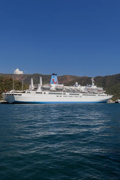 Kruiser in de haven van marmaris — Stockfoto