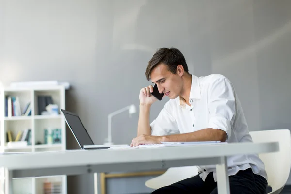 Man in the office — Stock Photo, Image