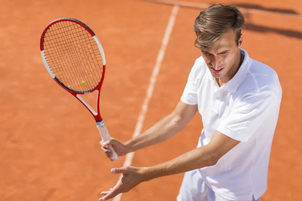 Man spelar tennis — Stockfoto