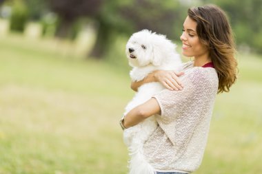 Malta köpek kadınla
