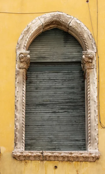Fenêtre de Vérone, Italie — Photo