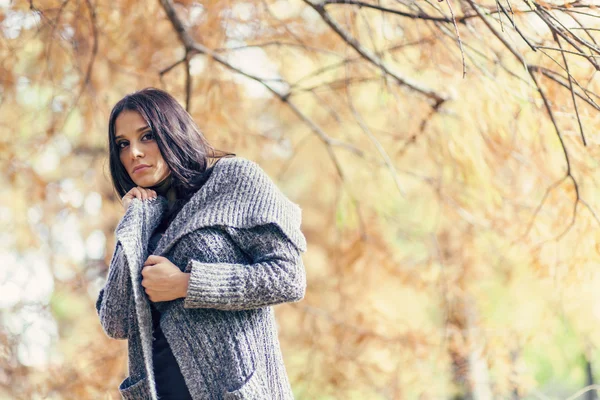 Mooie jonge vrouw. — Stockfoto