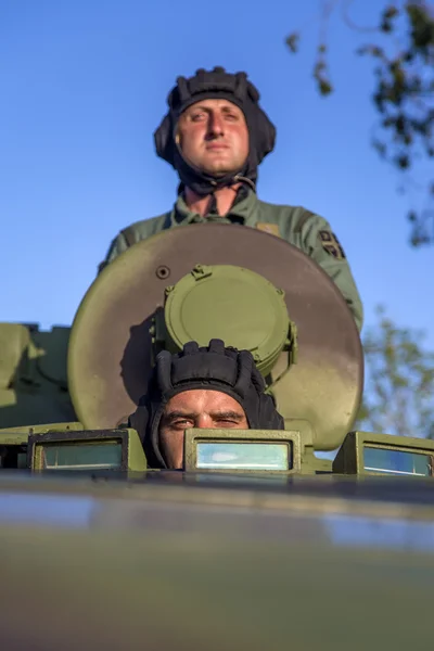 歩兵戦闘車はセルビア人の武装勢力の — ストック写真