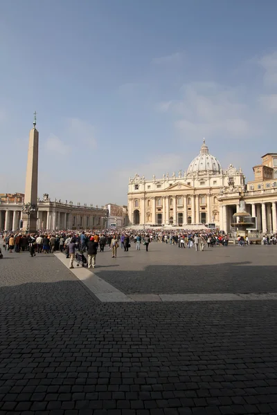 Piazza San Pietro (Площадь Святого Петра) в Ватикане — стоковое фото
