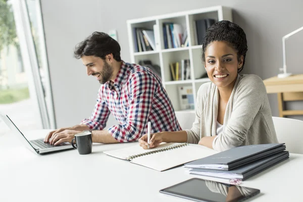 Young people in the office — Stock Photo, Image