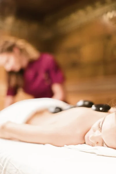 Terapia de massagem de pedra quente — Fotografia de Stock
