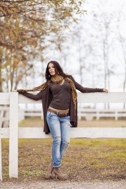 sonbahar park adlı genç bir kadın