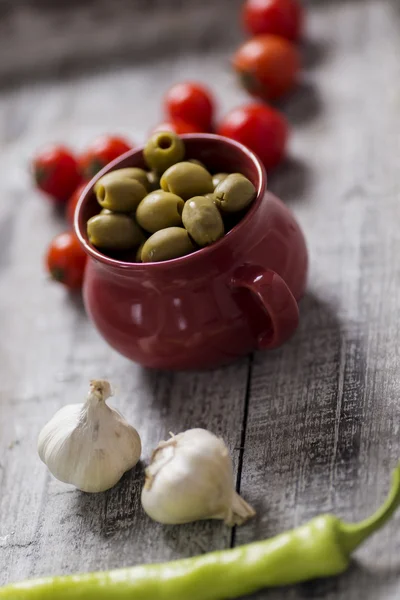 Alimentos frescos na mesa — Fotografia de Stock