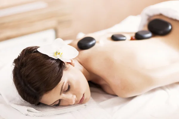 Hete steen massage therapie — Stockfoto