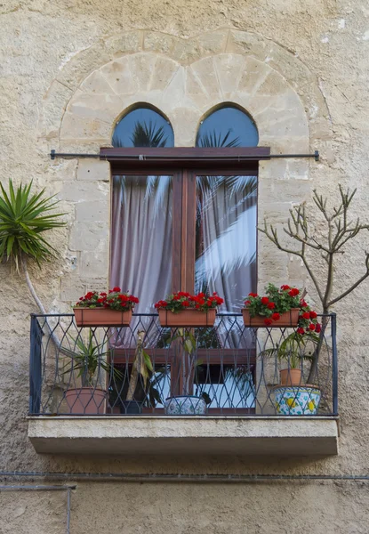 Altes siklisches Fenster — Stockfoto