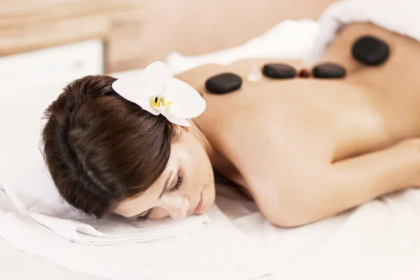 Hot stone massage terapi — Stockfoto