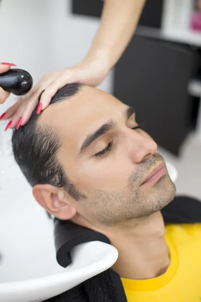 Young man at hairdresser — Stock Photo, Image