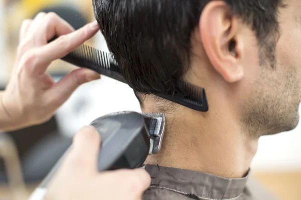 Young man at hairdresser — Stock Photo, Image