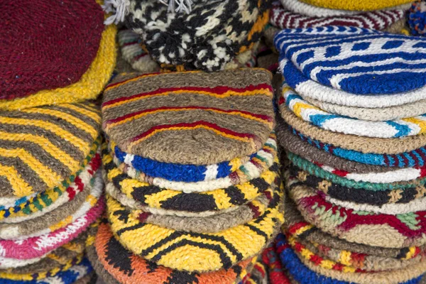 Обувь на марокканском рынке — стоковое фото