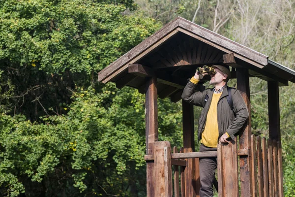 Senior man with binoculars — Stock Photo, Image