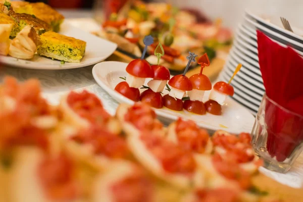 Aperitivo na mesa — Fotografia de Stock