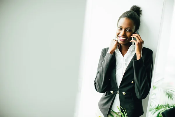Young woman in the office — Stock Photo, Image