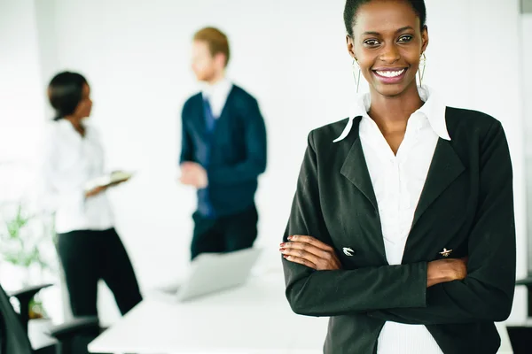 Junge Menschen arbeiten — Stockfoto