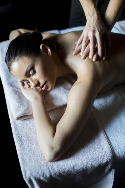 Young woman having a massage — Stock Photo, Image