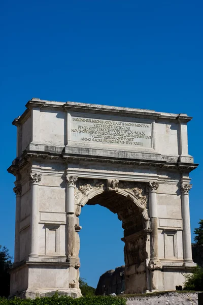 Arco triunfal no Fórum Romano em Roma, Itália — Fotografia de Stock